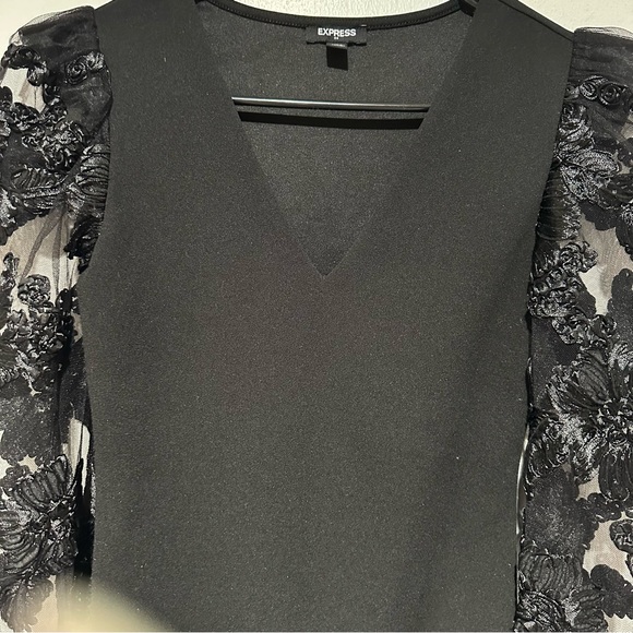 EXPRESS BLACK BODYSUIT WITH LACE SLEEVES! BRABD NEW! #101 - Picture 3 of 5